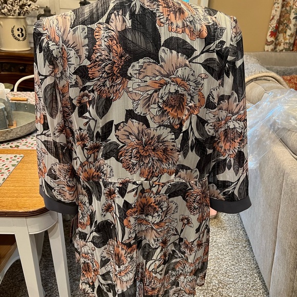 Women’s Pantsuit - Picture 4 of 6